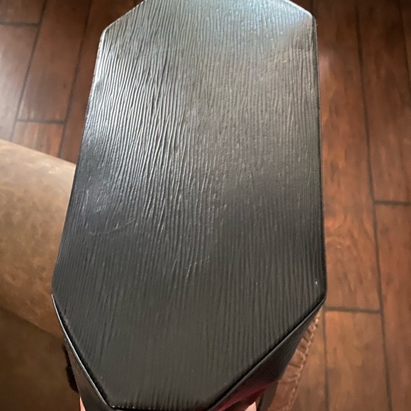 Authentic Louis Vuitton Sac DePaule GM - Picture 7 of 12